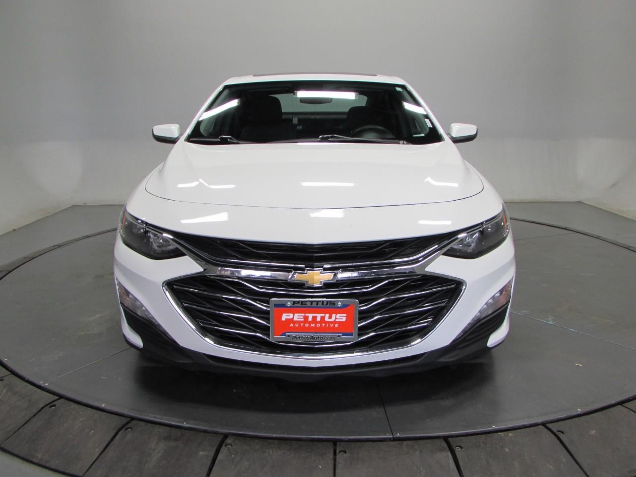 Chevrolet Malibu Vehicle Full-screen Gallery Image 02