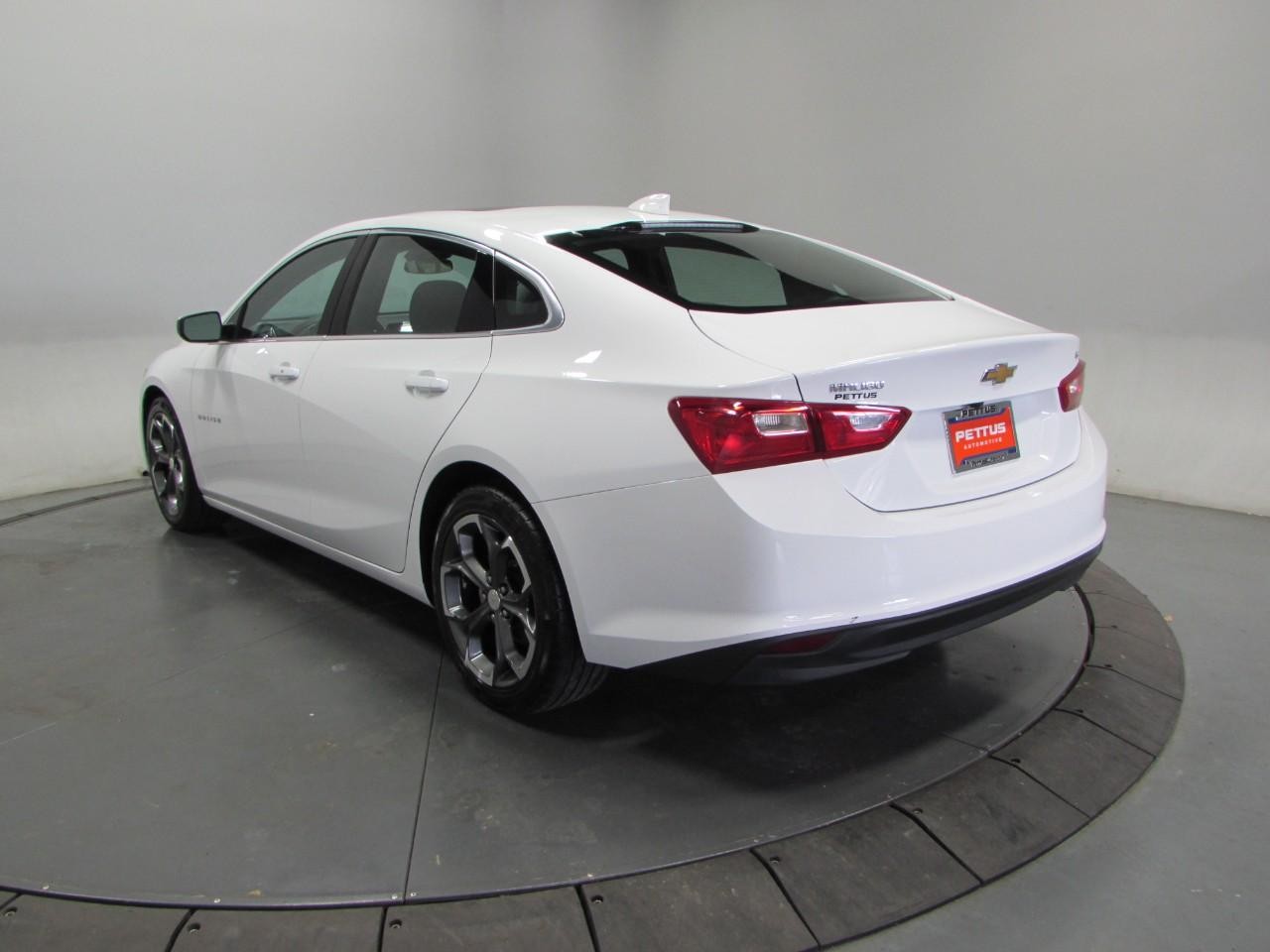 Chevrolet Malibu Vehicle Full-screen Gallery Image 05