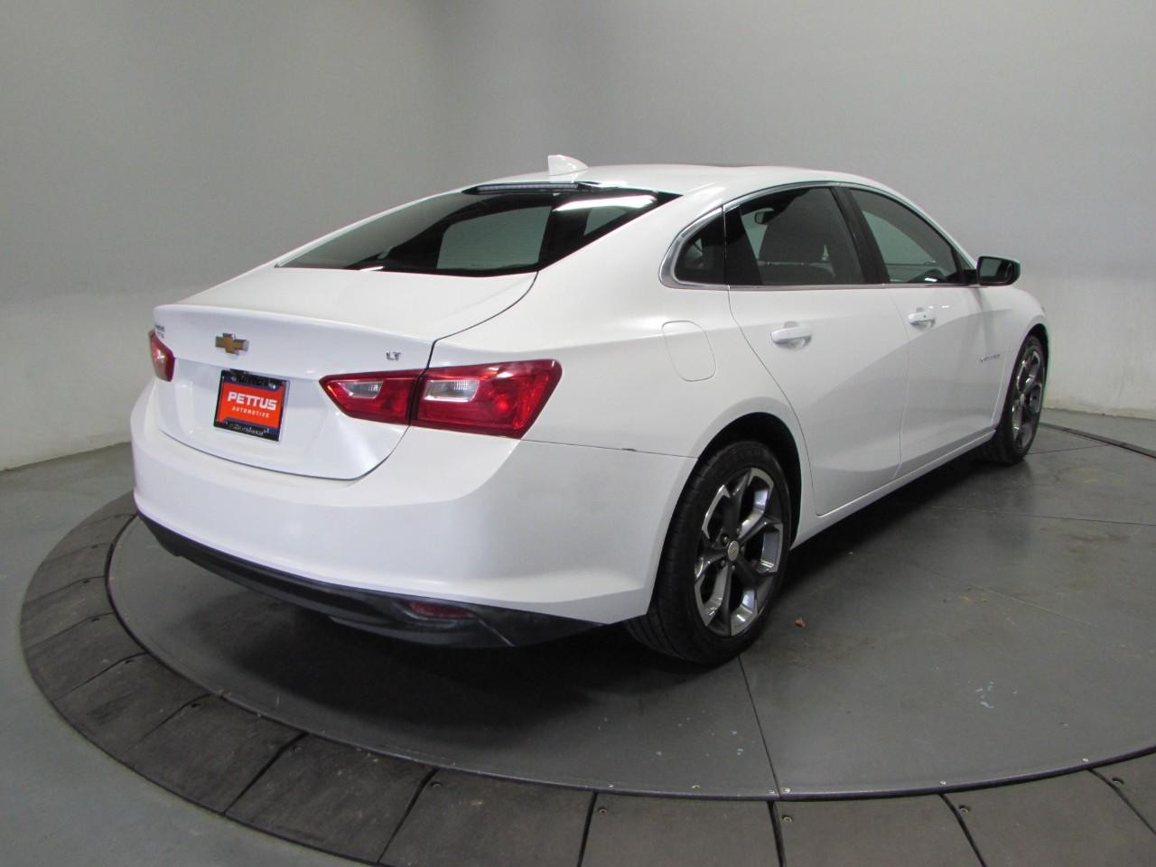 Chevrolet Malibu Vehicle Full-screen Gallery Image 07