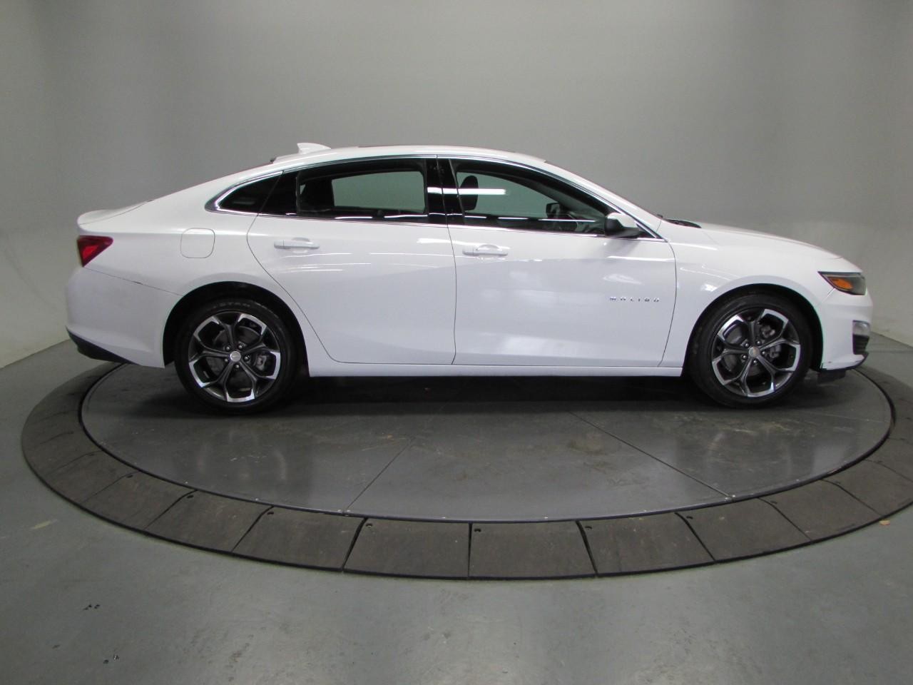 Chevrolet Malibu Vehicle Full-screen Gallery Image 08