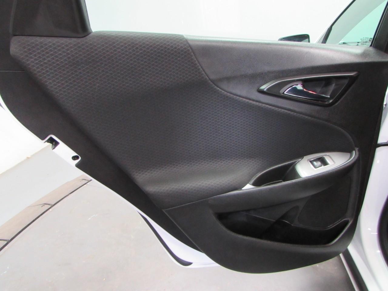 Chevrolet Malibu Vehicle Full-screen Gallery Image 14