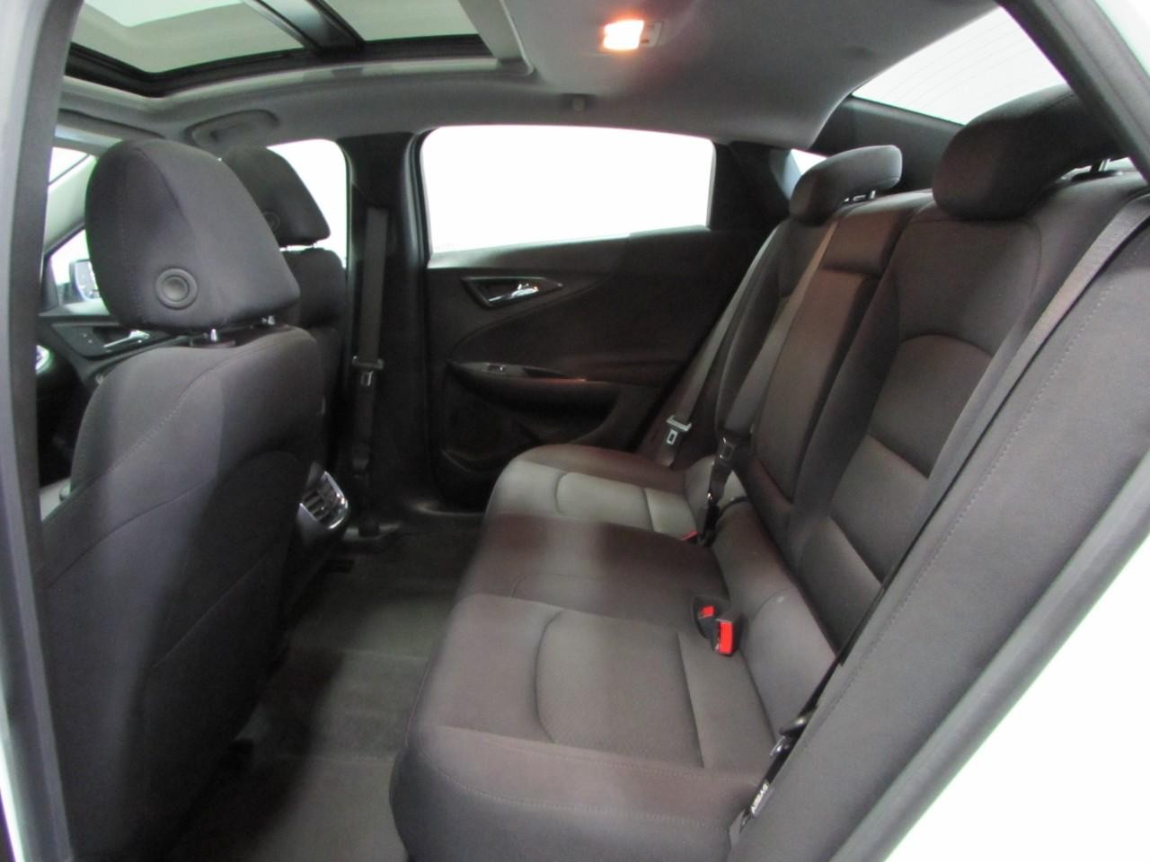 Chevrolet Malibu Vehicle Full-screen Gallery Image 15