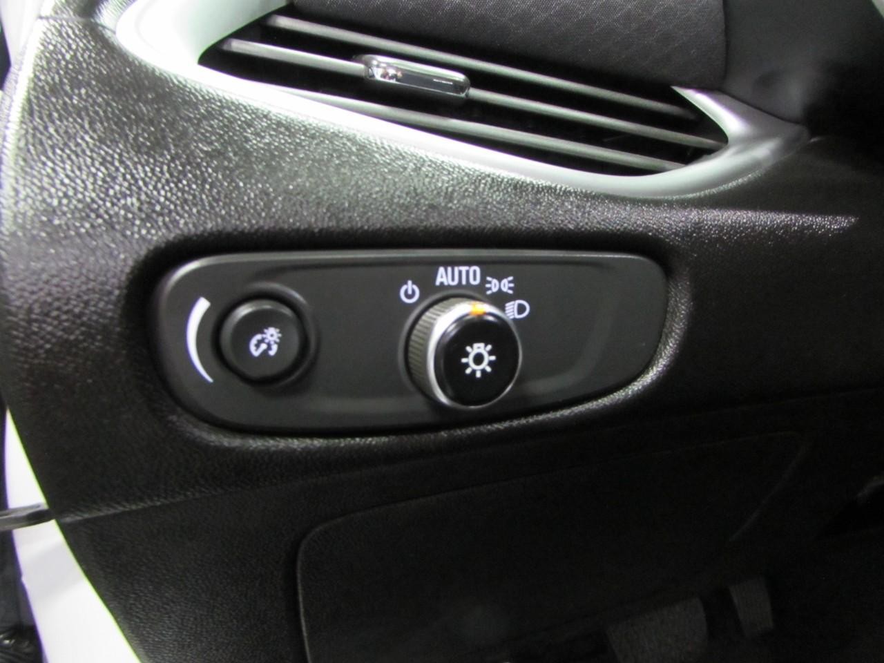 Chevrolet Malibu Vehicle Full-screen Gallery Image 22