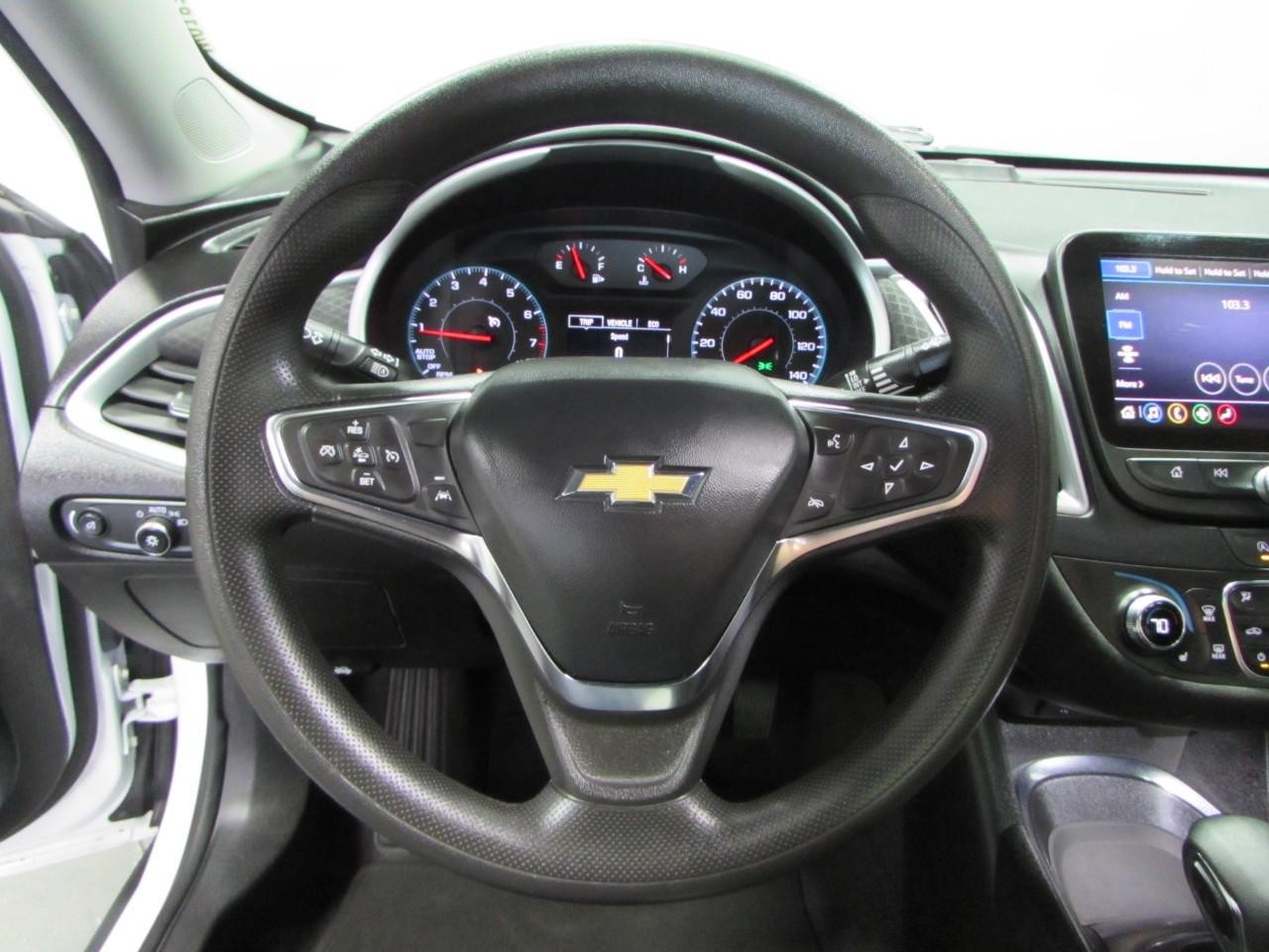 Chevrolet Malibu Vehicle Full-screen Gallery Image 23
