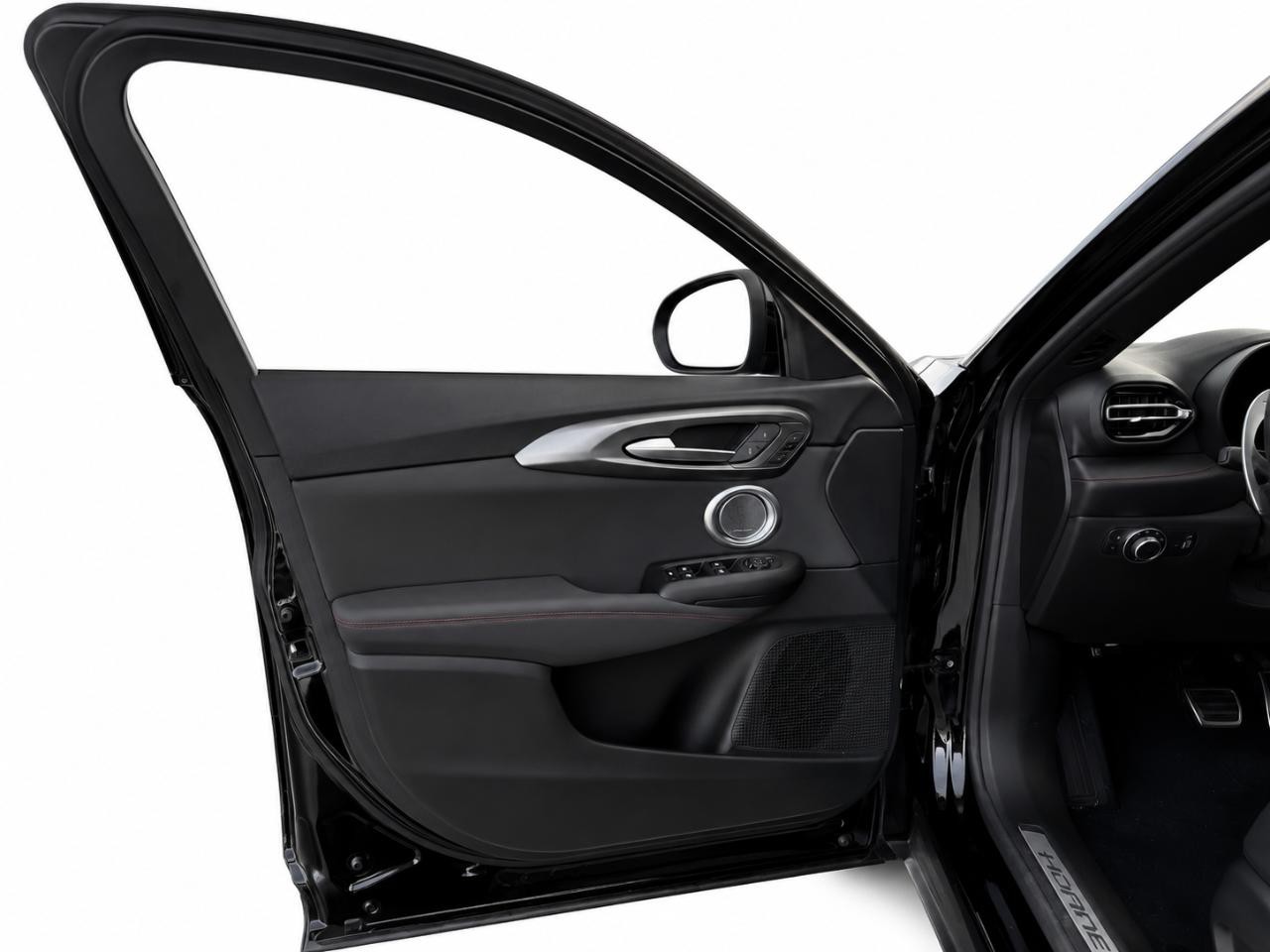 Dodge Hornet Vehicle Full-screen Gallery Image 05