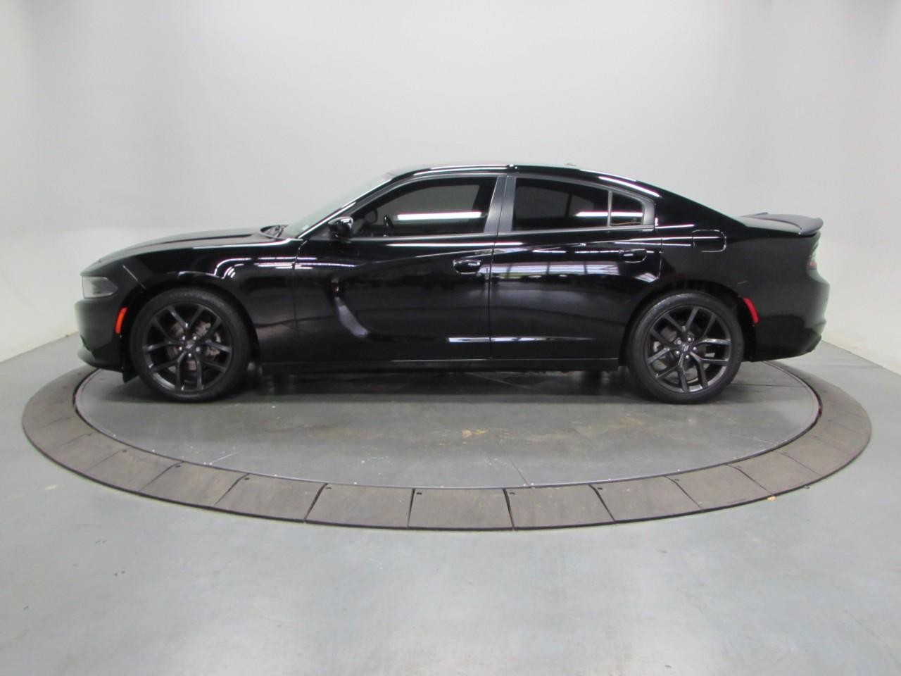 Dodge Charger Vehicle Full-screen Gallery Image 04