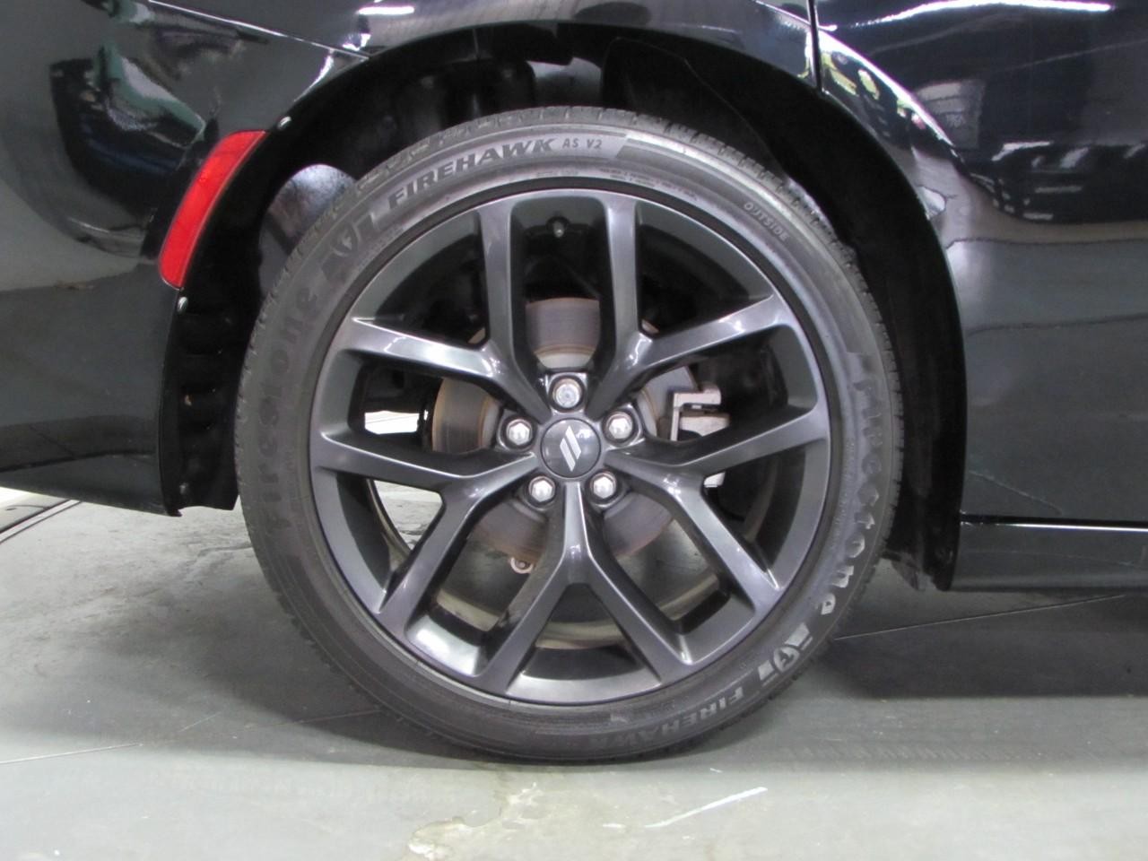 Dodge Charger Vehicle Full-screen Gallery Image 09