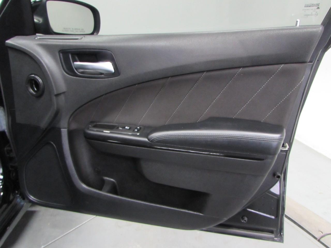 Dodge Charger Vehicle Full-screen Gallery Image 16