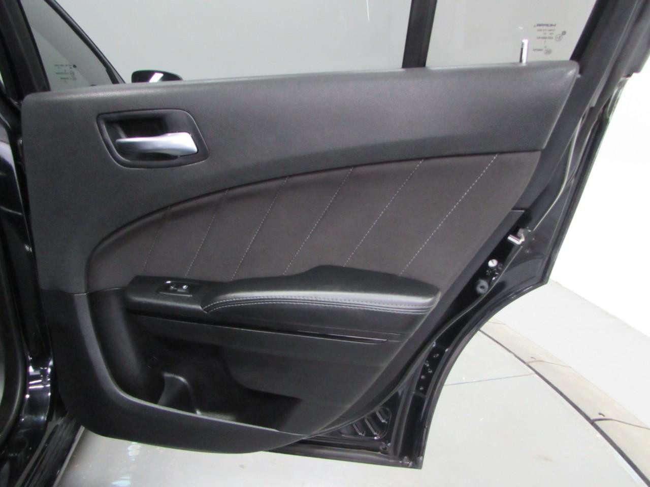 Dodge Charger Vehicle Full-screen Gallery Image 18