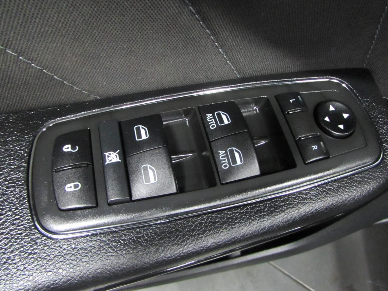 Dodge Charger Vehicle Full-screen Gallery Image 20
