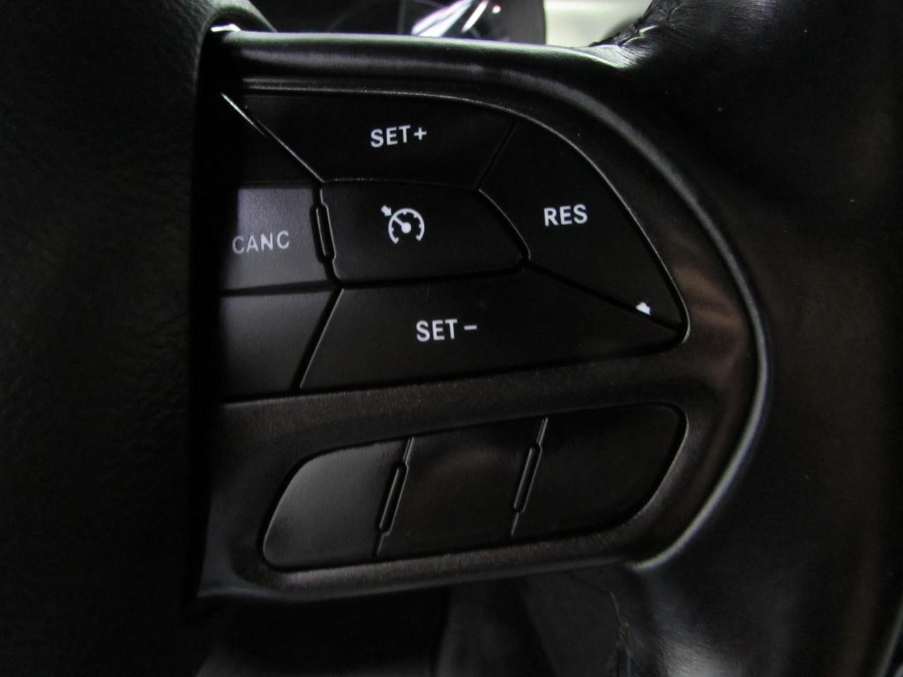 Dodge Charger Vehicle Full-screen Gallery Image 25