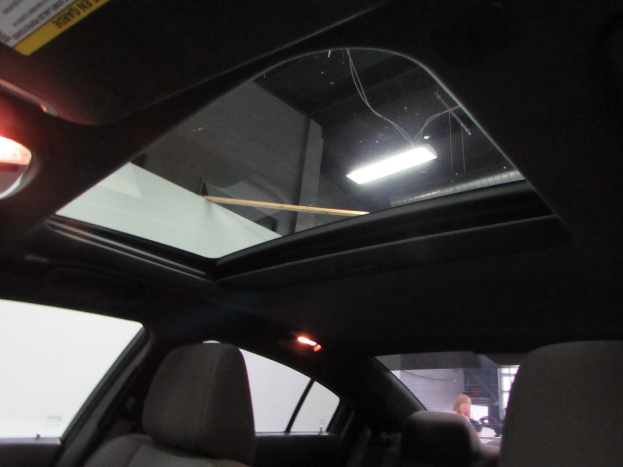 Dodge Charger Vehicle Full-screen Gallery Image 31