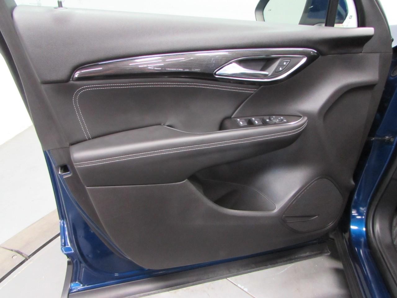 Buick Envision Vehicle Full-screen Gallery Image 12
