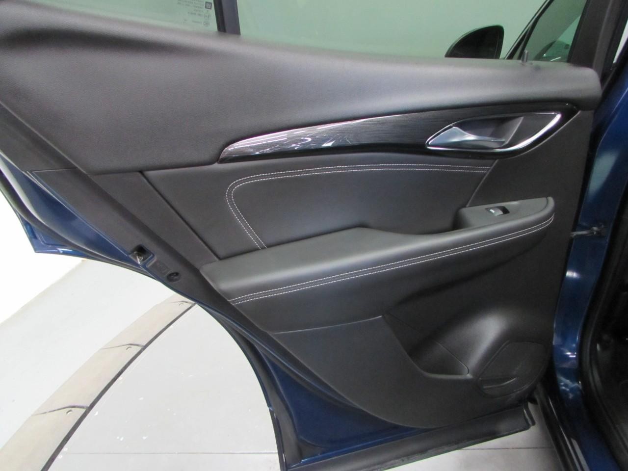Buick Envision Vehicle Full-screen Gallery Image 14