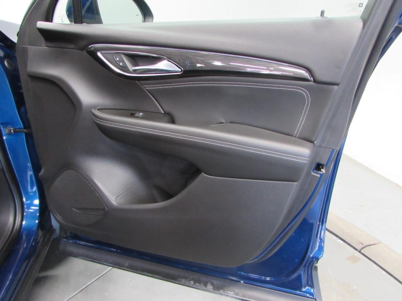 Buick Envision Vehicle Full-screen Gallery Image 16