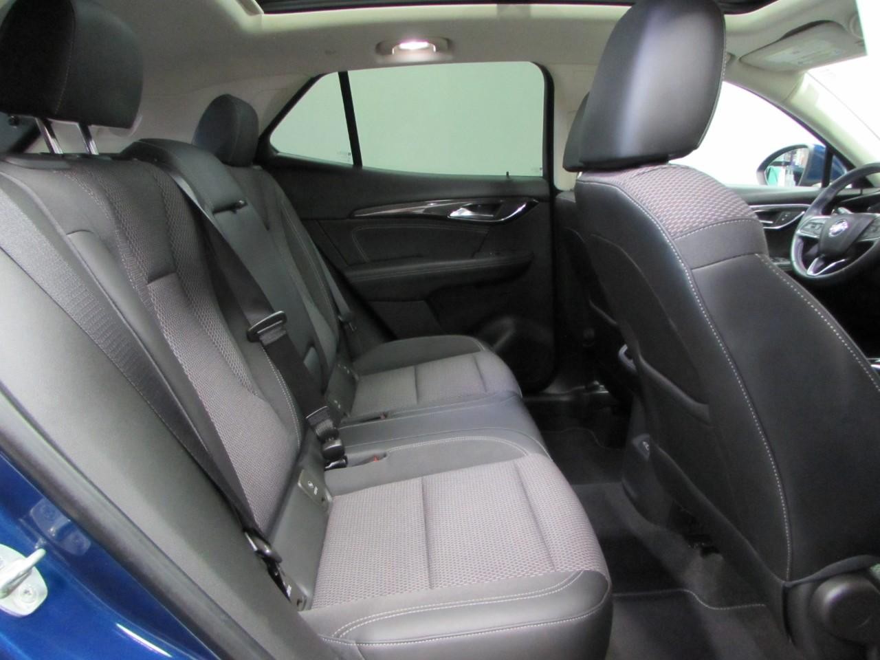 Buick Envision Vehicle Full-screen Gallery Image 19