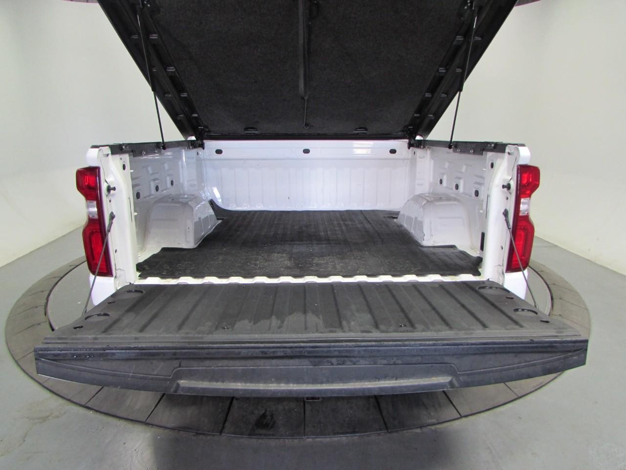 Chevrolet Silverado 1500 Vehicle Full-screen Gallery Image 11