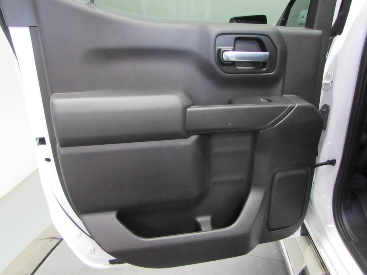 Chevrolet Silverado 1500 Vehicle Full-screen Gallery Image 14