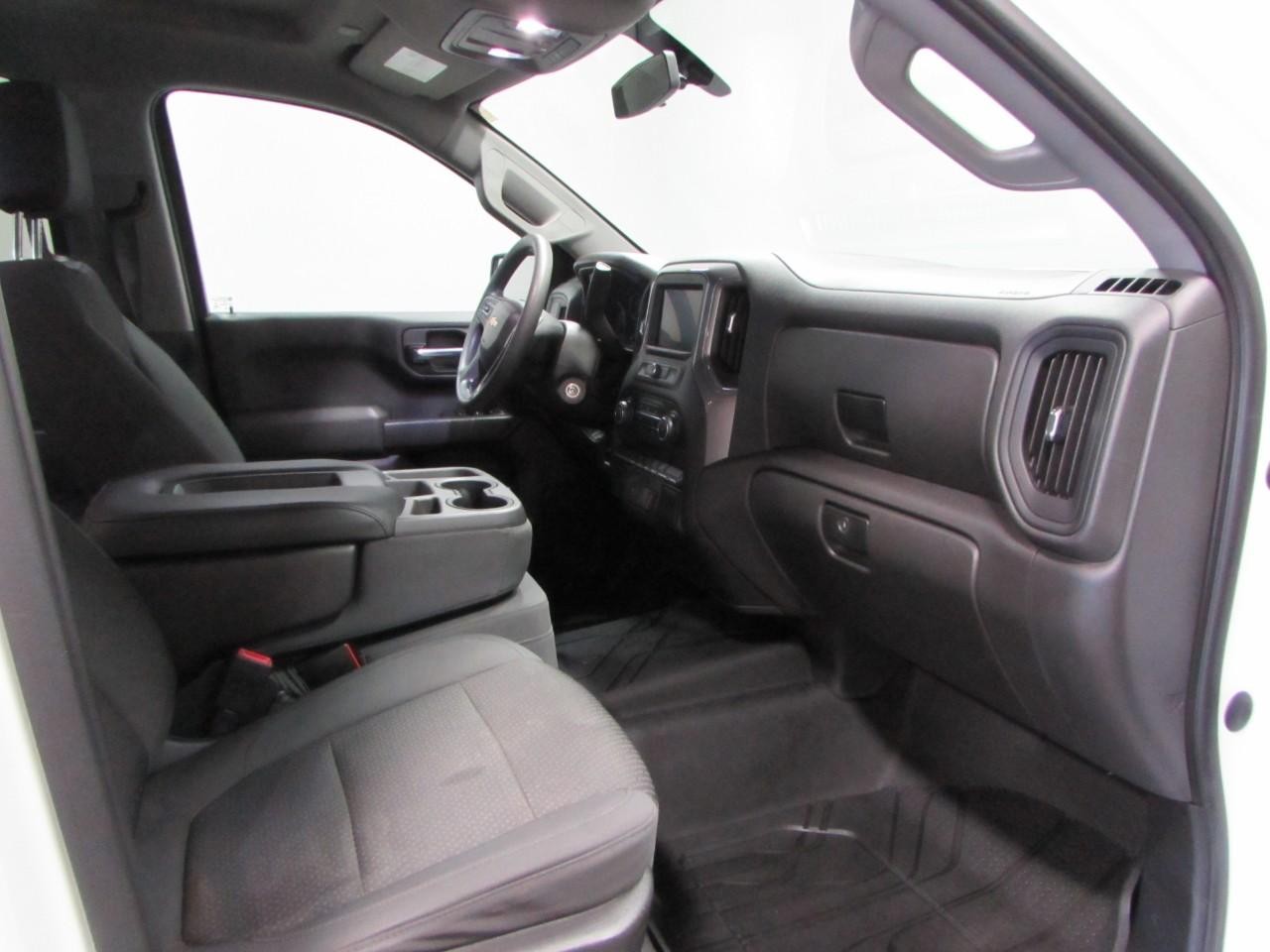 Chevrolet Silverado 1500 Vehicle Full-screen Gallery Image 17