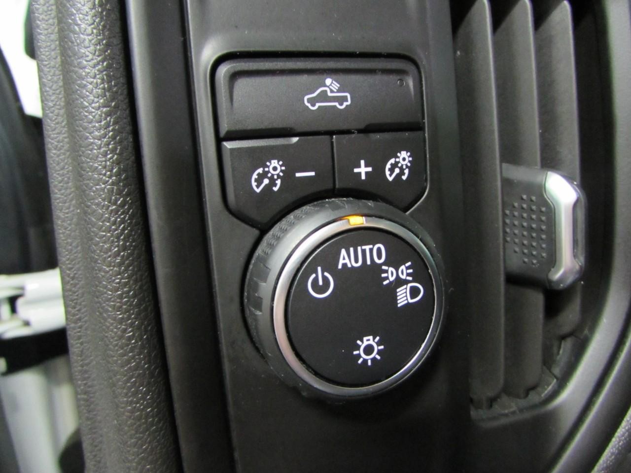 Chevrolet Silverado 1500 Vehicle Full-screen Gallery Image 21