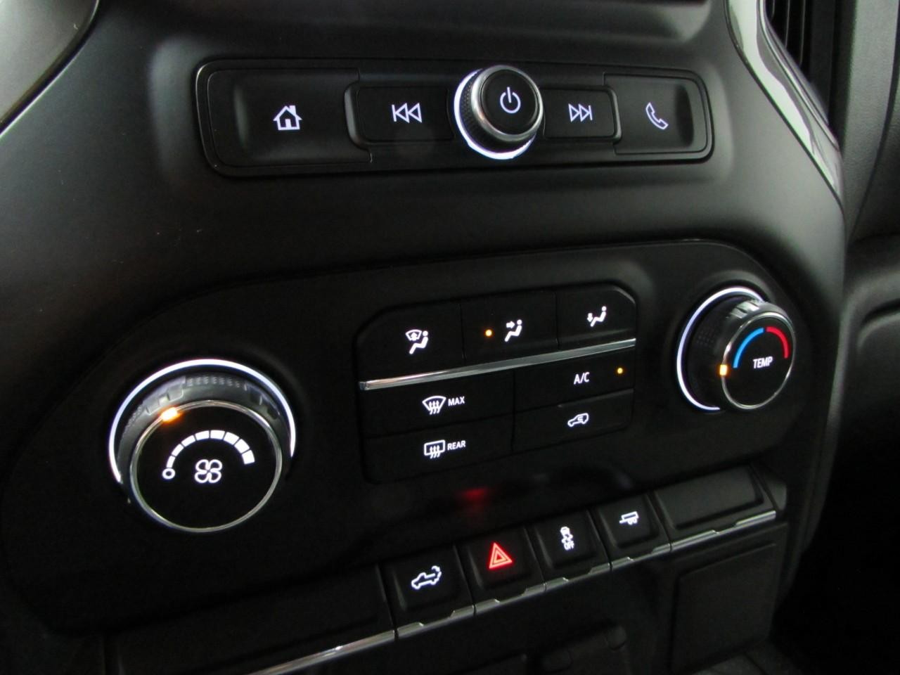Chevrolet Silverado 1500 Vehicle Full-screen Gallery Image 28