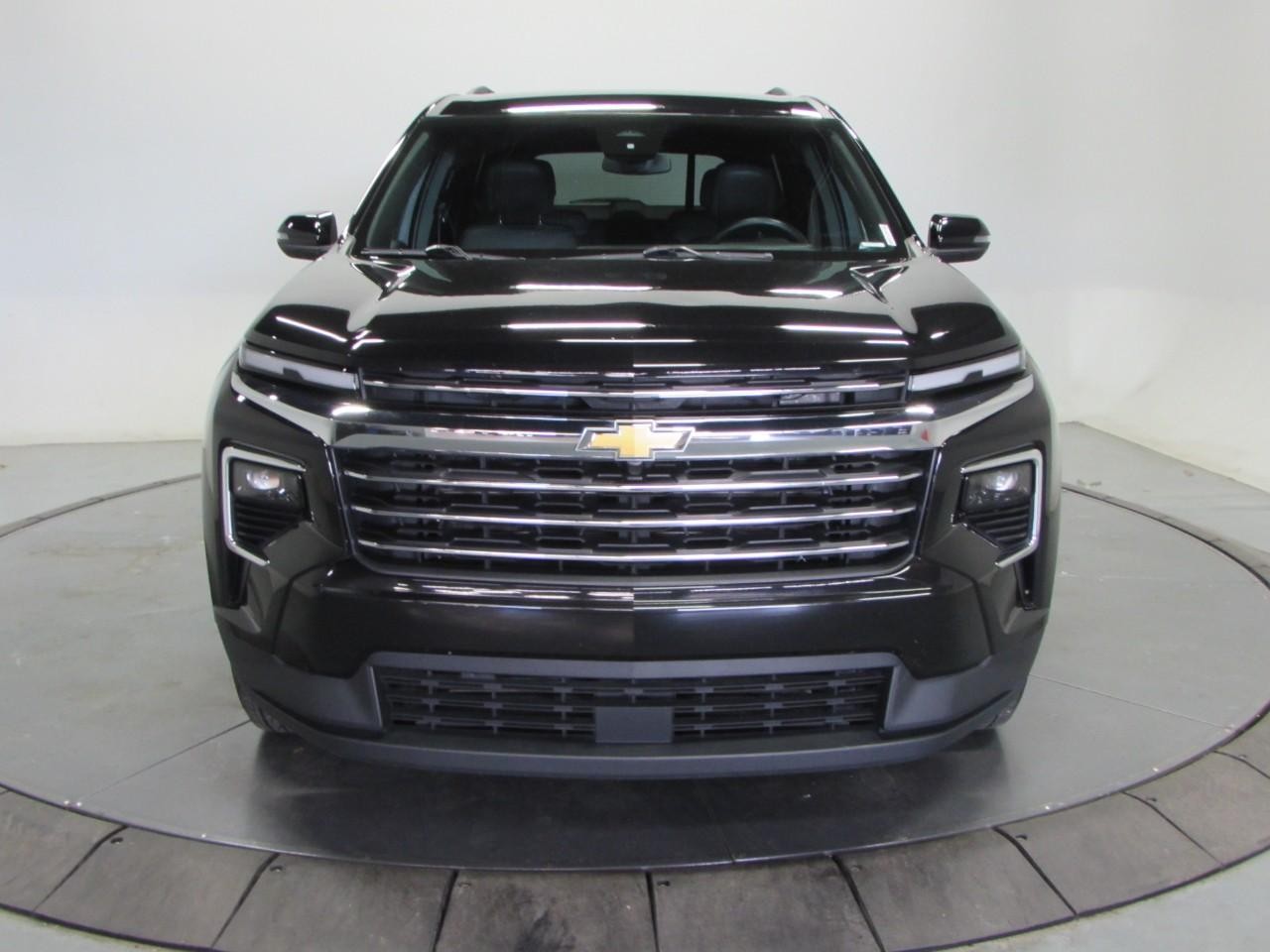 Chevrolet Traverse Vehicle Full-screen Gallery Image 02