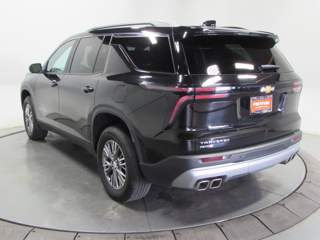 Chevrolet Traverse Vehicle Full-screen Gallery Image 05