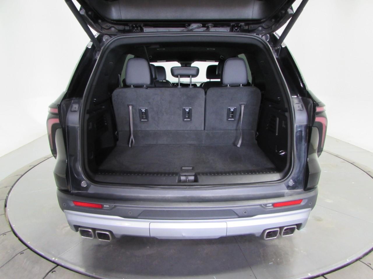 Chevrolet Traverse Vehicle Full-screen Gallery Image 11