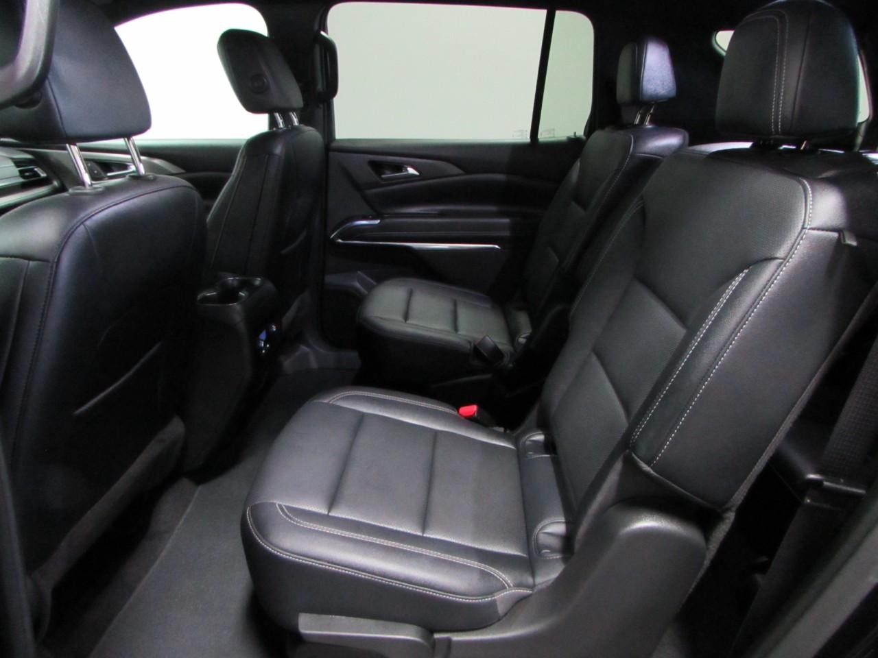 Chevrolet Traverse Vehicle Full-screen Gallery Image 15