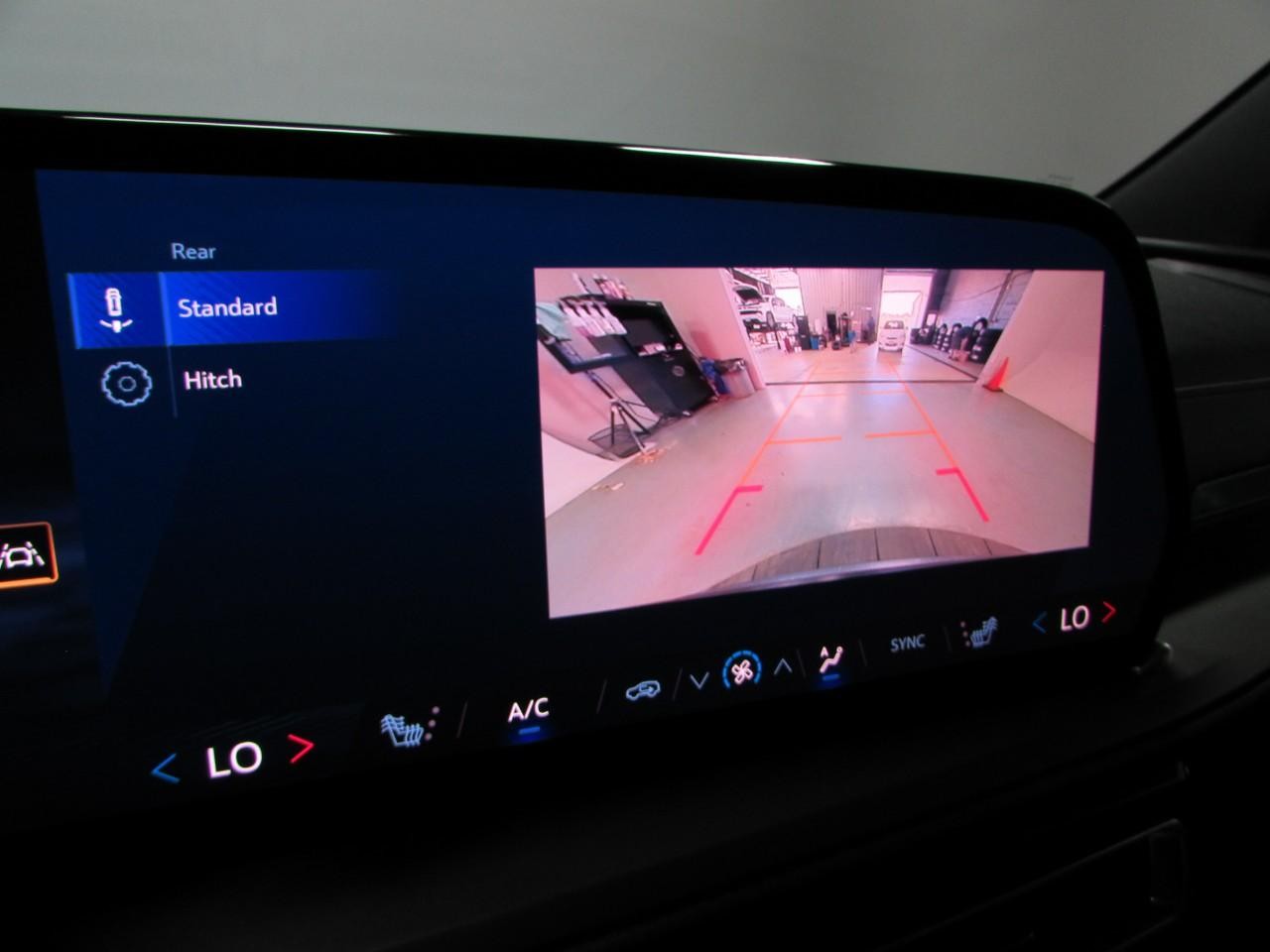Chevrolet Traverse Vehicle Full-screen Gallery Image 29