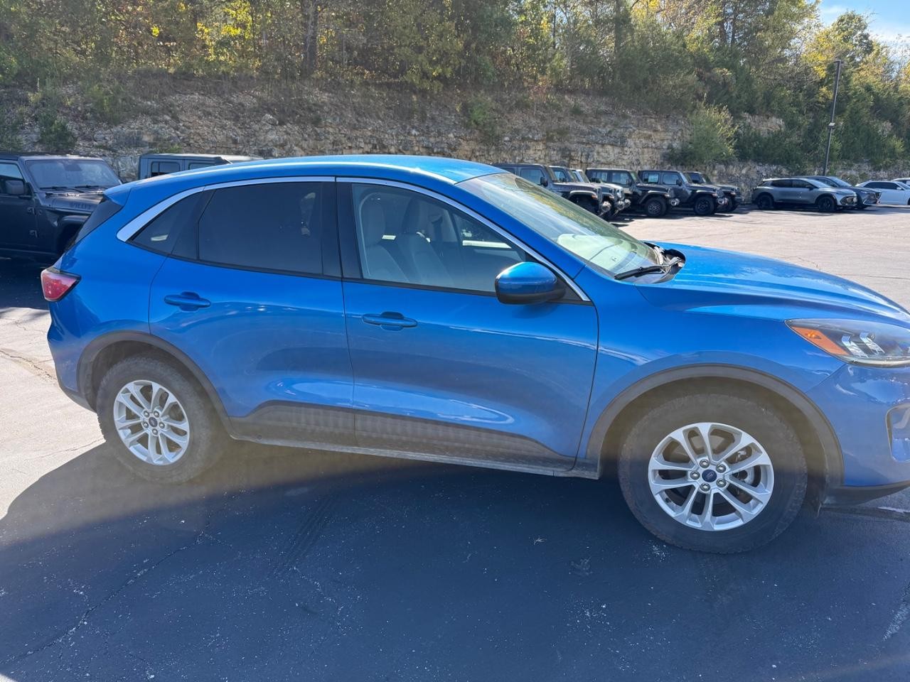 Ford Escape Vehicle Full-screen Gallery Image 04