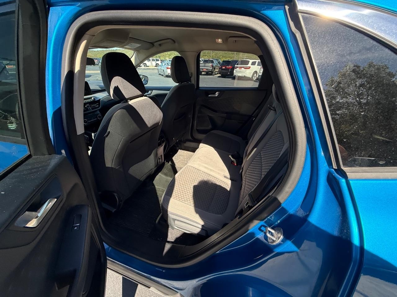 Ford Escape Vehicle Full-screen Gallery Image 11