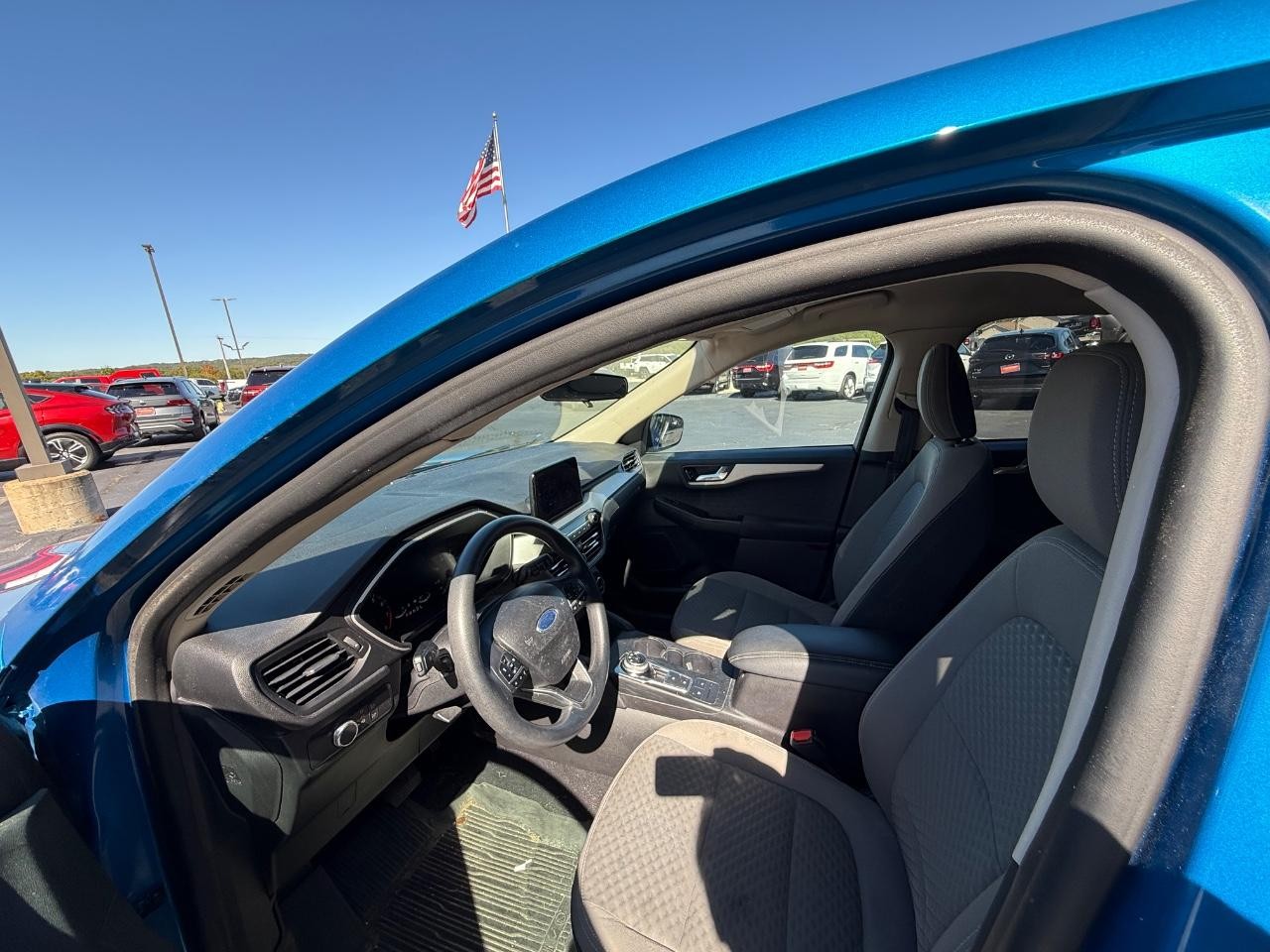 Ford Escape Vehicle Full-screen Gallery Image 12