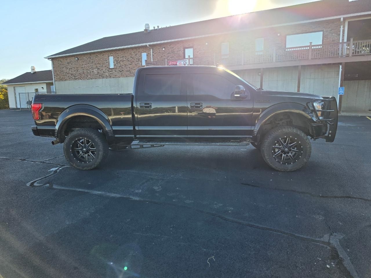 Ford F-150 Vehicle Full-screen Gallery Image 05