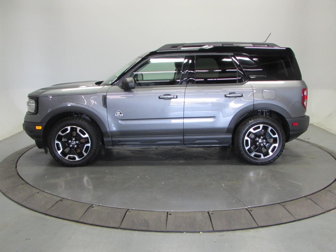 Ford Bronco Sport Vehicle Full-screen Gallery Image 04