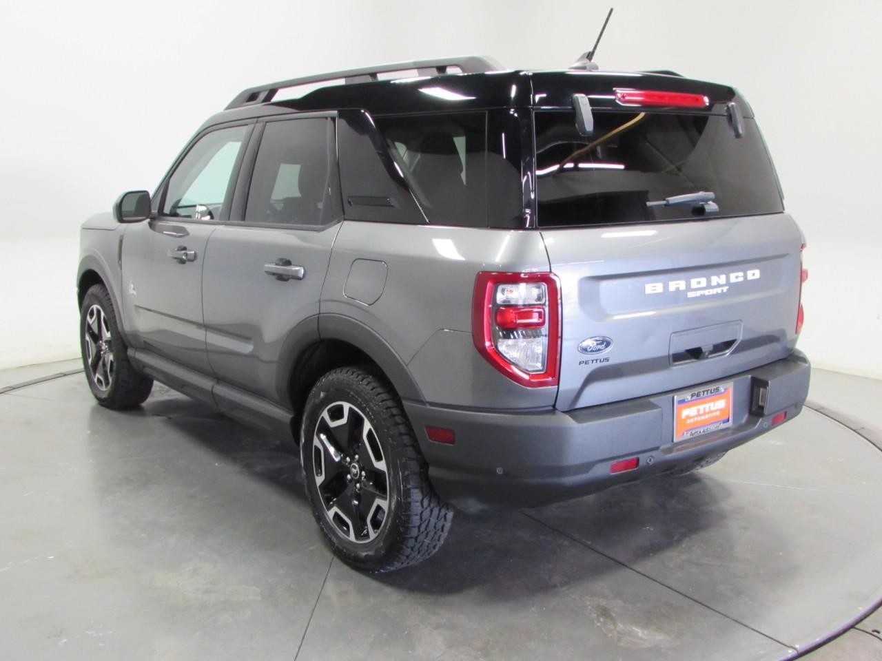 Ford Bronco Sport Vehicle Full-screen Gallery Image 05