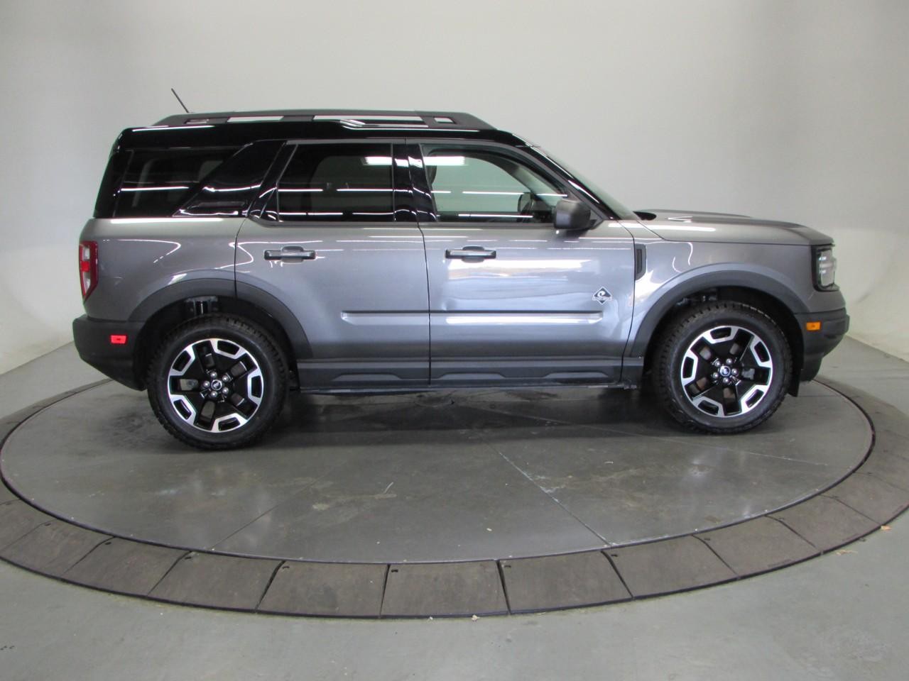 Ford Bronco Sport Vehicle Full-screen Gallery Image 08