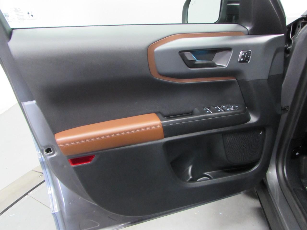 Ford Bronco Sport Vehicle Full-screen Gallery Image 12