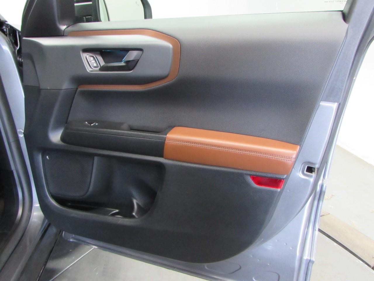 Ford Bronco Sport Vehicle Full-screen Gallery Image 16