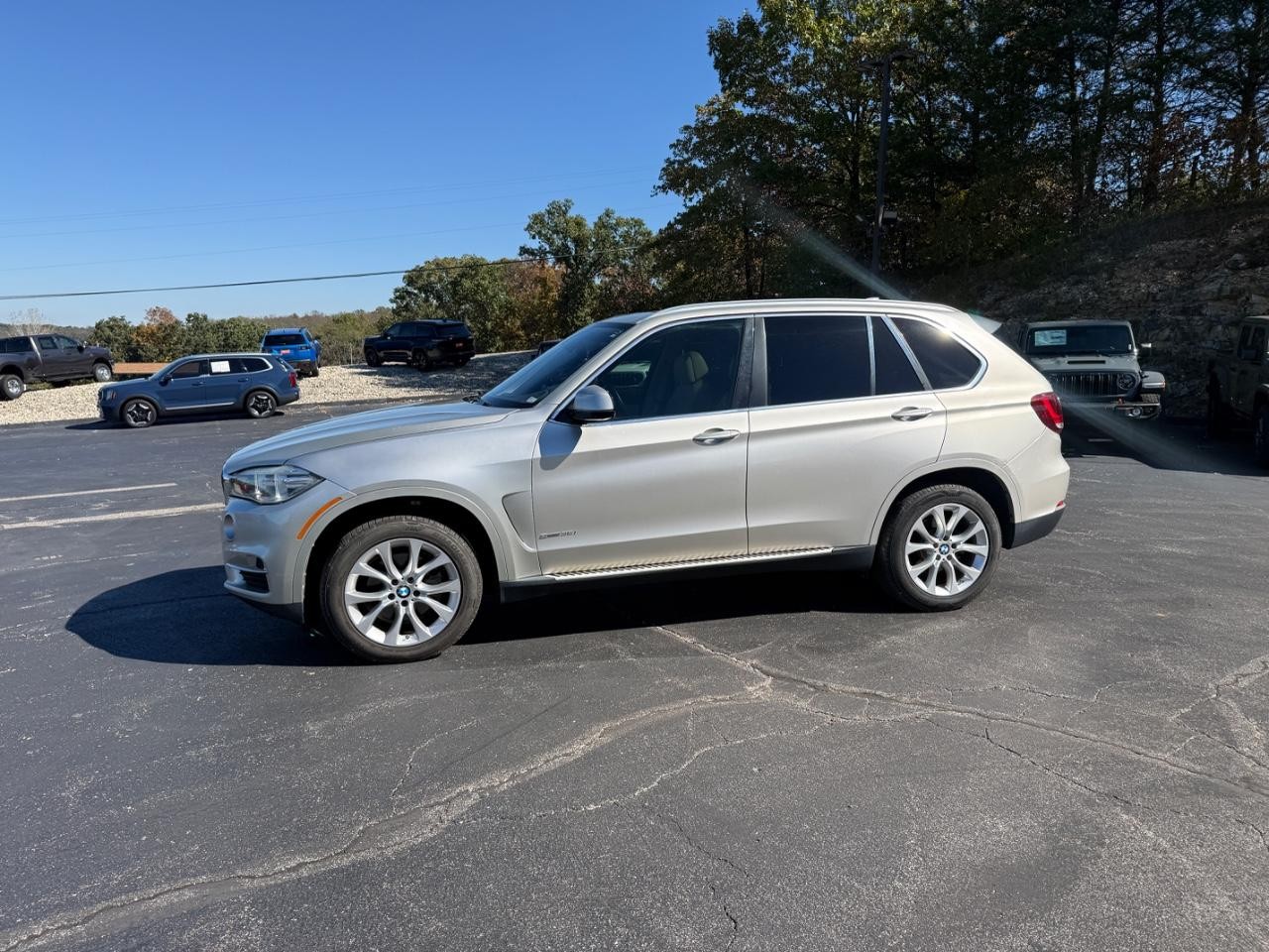 BMW X5 Vehicle Full-screen Gallery Image 03