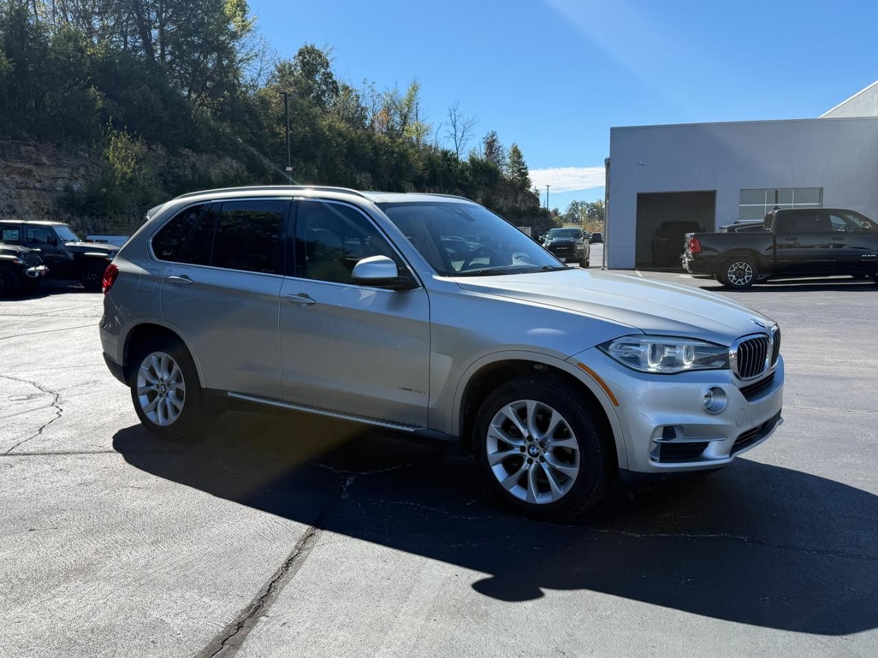 BMW X5 Vehicle Full-screen Gallery Image 04