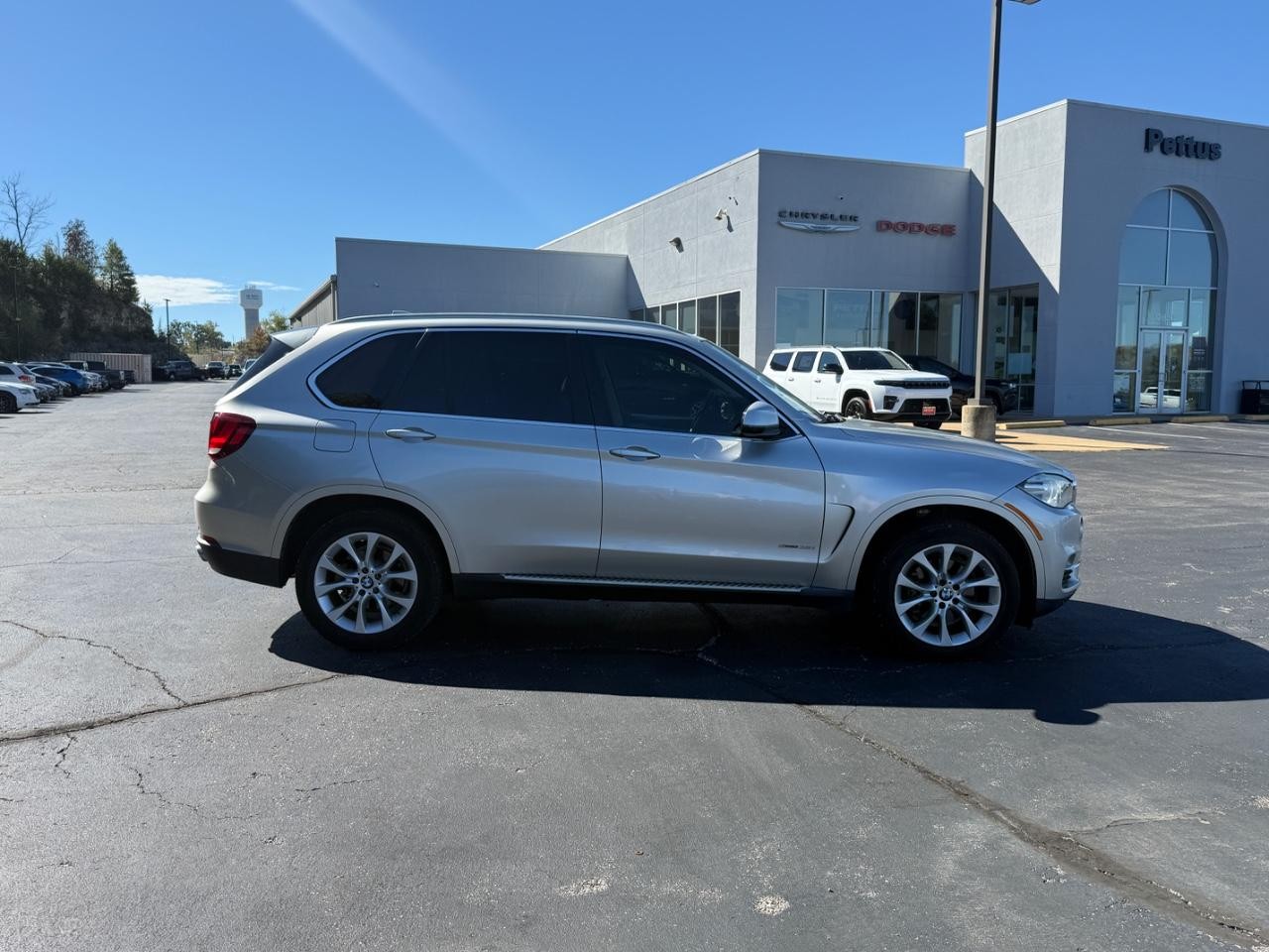BMW X5 Vehicle Full-screen Gallery Image 05