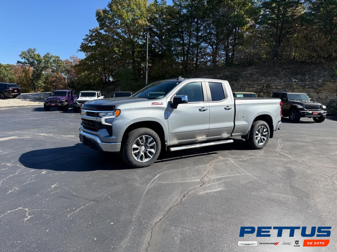 Chevrolet Silverado 1500 Vehicle Full-screen Gallery Image 01