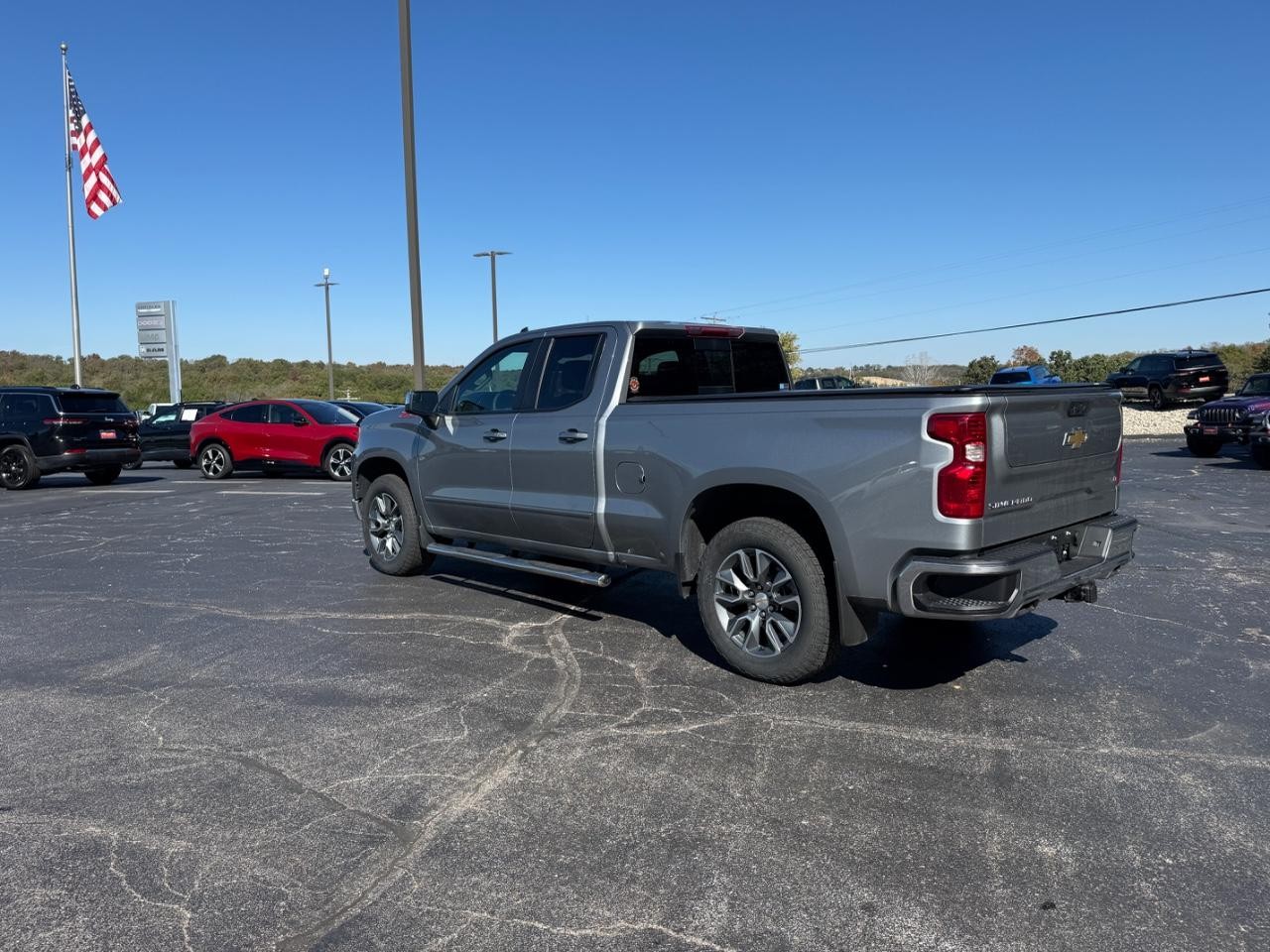 Chevrolet Silverado 1500 Vehicle Full-screen Gallery Image 05