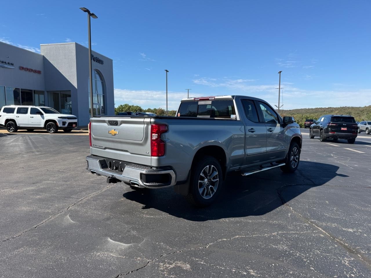 Chevrolet Silverado 1500 Vehicle Full-screen Gallery Image 06