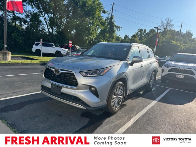 2021 Toyota Highlander Platinum at Victory Toyota of St. Louis in St. Louis MO