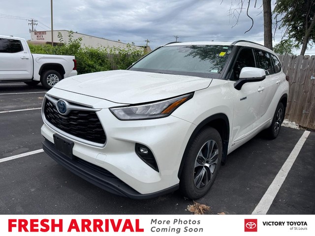 2020 Toyota Highlander Hybrid XLE at Victory Toyota of St. Louis in St. Louis MO