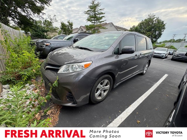 2020 Toyota Sienna LE Auto Access Seat at Victory Toyota of St. Louis in St. Louis MO