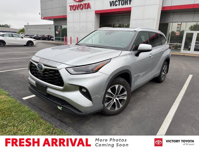 2022 Toyota Highlander Hybrid XLE at Victory Toyota of St. Louis in St. Louis MO