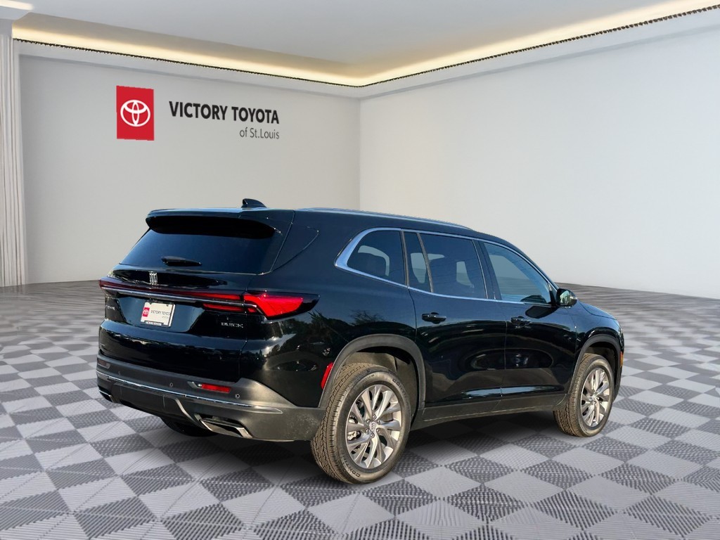 Buick Enclave Vehicle Full-screen Gallery Image 03